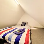 Traube Bis 1 - 4 Persparkplatz & Kueche Modern דירה *