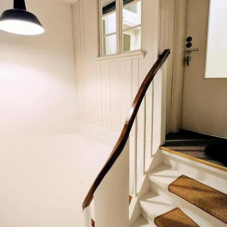 Traube Bis 1 - 4 Persparkplatz & Kueche Modern Apartment