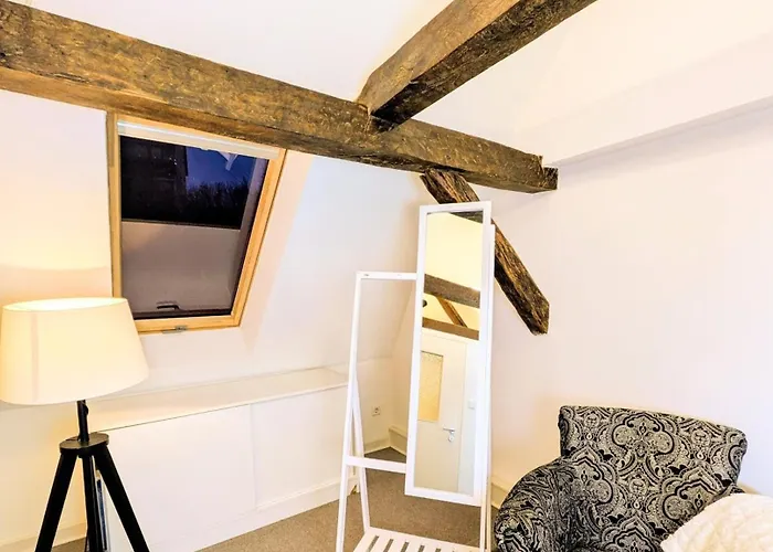 Traube Bis 1 - 4 Persparkplatz & Kueche Modern 아파트